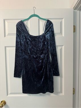 Francesca's Collections Navy Crushed Velvet Long Sleeve Mini Dress